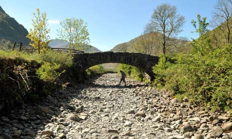 Drought-in-UK-River-Derw-008
